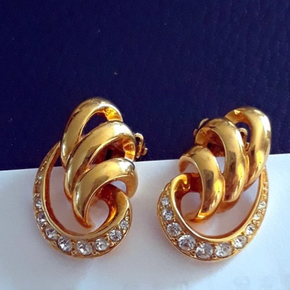 Antique Golden Rhinestone Clip Ear Stud